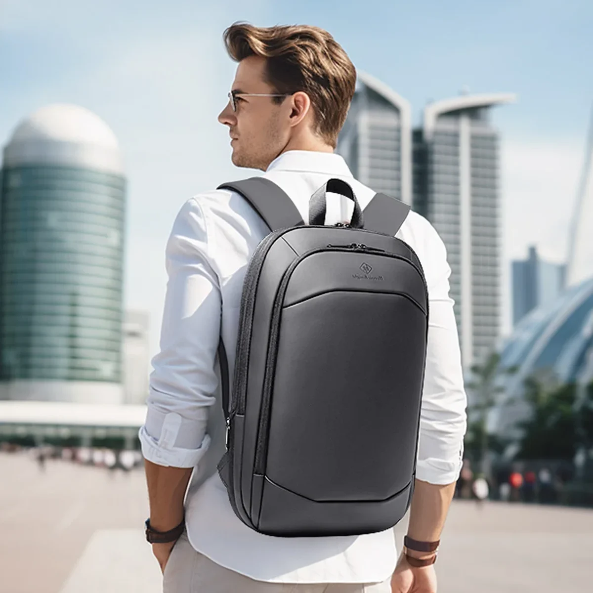 Sac à dos business extensible 17″, port USB
